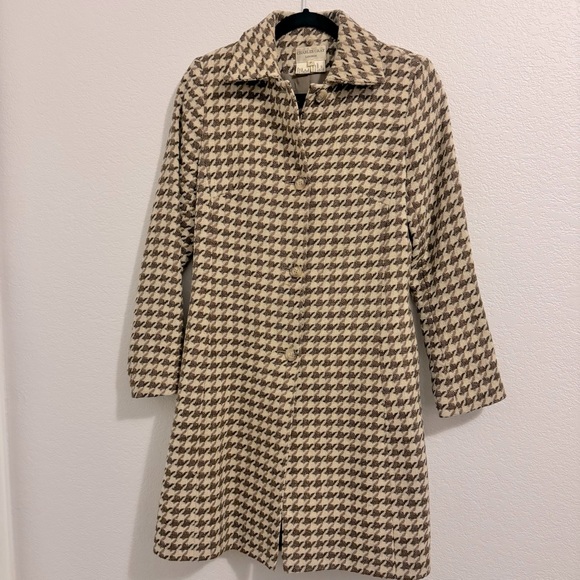 Charles Gray London Jackets & Blazers - Charles Gray Classic Brown and Cream Coat with Houndstooth Pattern. Size…